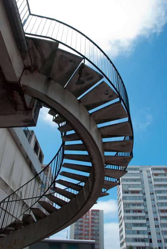 Le point de vue en photographie-contre-plongée-escalier