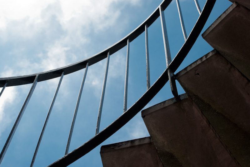 Le point de vue en photographie-contre-plongée-escalier