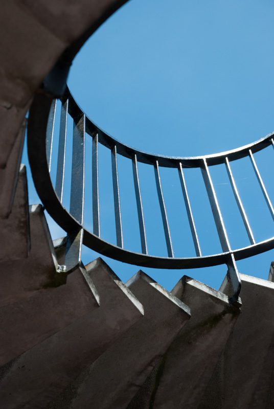 Le point de vue en photographie-contre-plongée-escalier