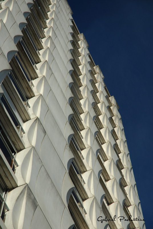 Le point de vue en photographie-contre-plongée-Tour d'habitation